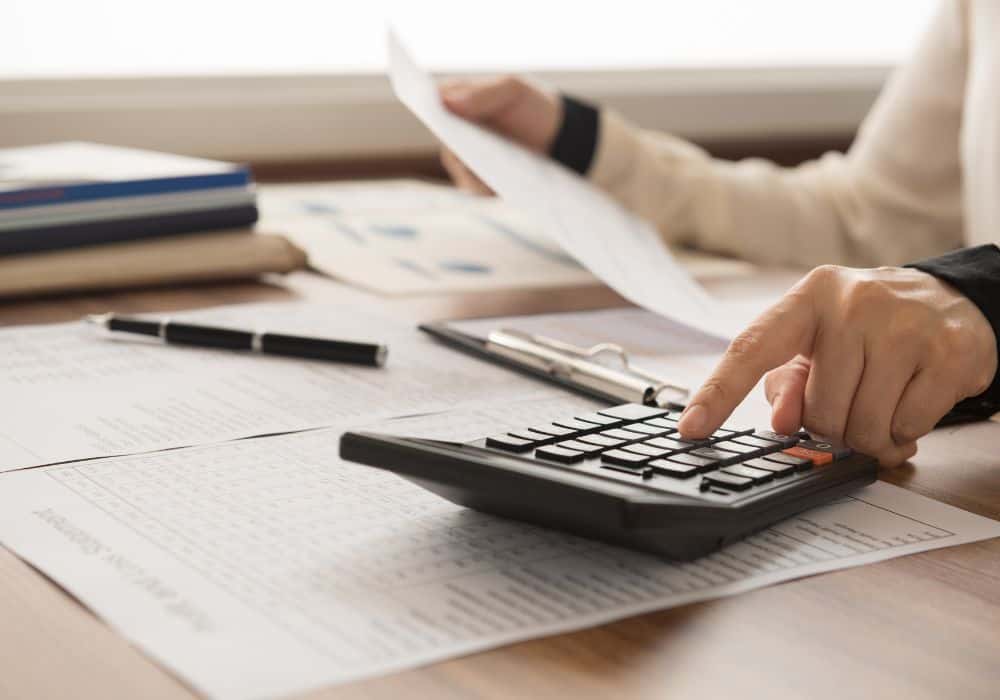 How A Take-Home Pay Calculator Can Help Contractors Maximise Their Earnings